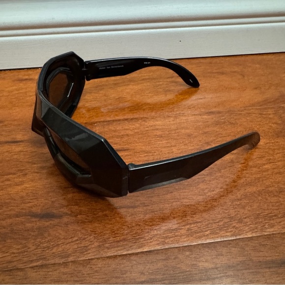 Walter Van Beirendonck
Linda Farrow Diamond Sunglasses - Picture 4 of 8